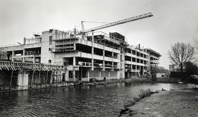 404018 Gezicht op het in aanbouw zijnde Expeditieknooppunt/ Kantoor Postdistrict Utrecht van de P.T.T. (Mineurslaan 20) ...